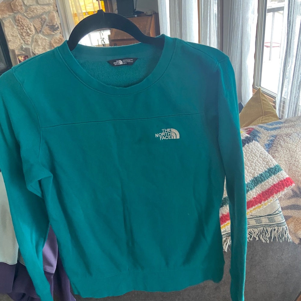 Women’s North Face sweater